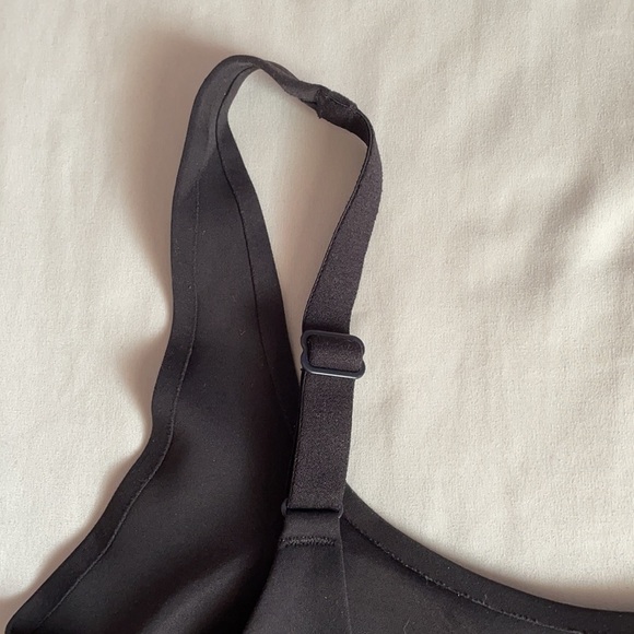 Lululemon black sports bra - Picture 7 of 7